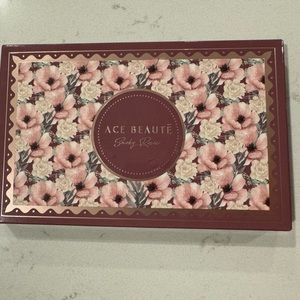 Ace Beaute Smokey Roses EyeShadow Pallet
